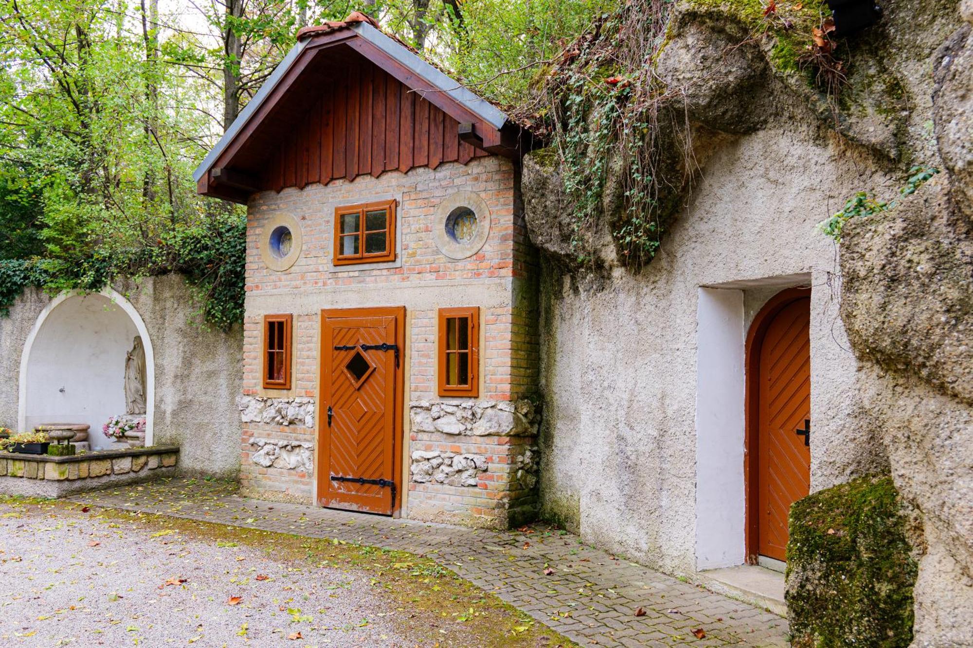 Villa Rose Close To Vienna & Airport Maria Ellend Exterior photo